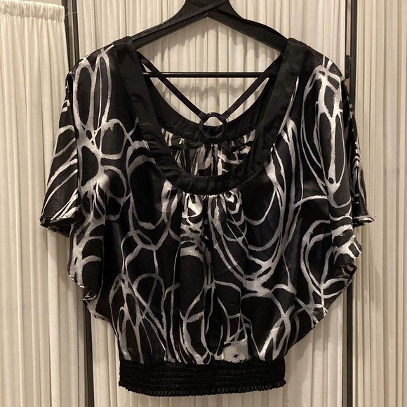 EUC 2B Bebe Satin Batwing Top - Size XS - Picture 2 of 4